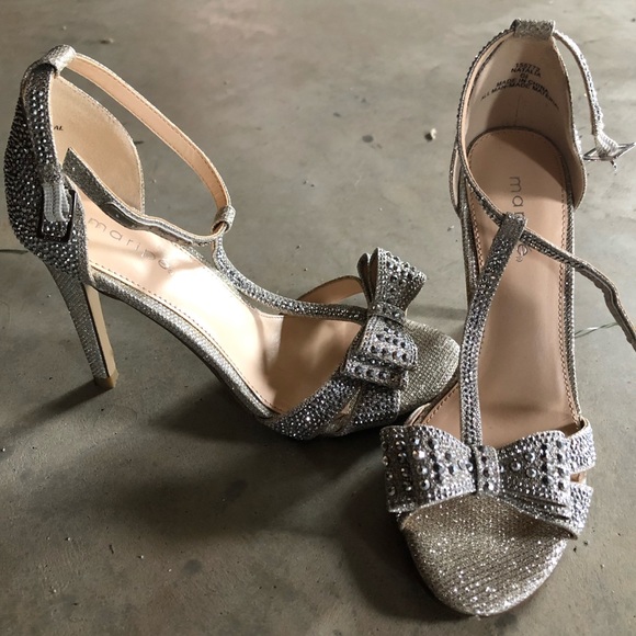 Sparkly Heels with Bow Accent - Picture 2 of 2